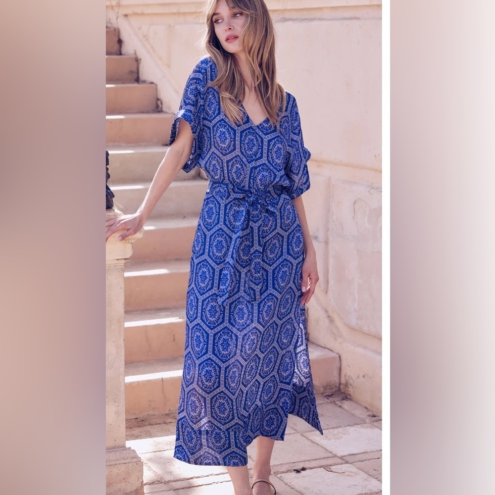 Natali
Dress Lapis Tile
